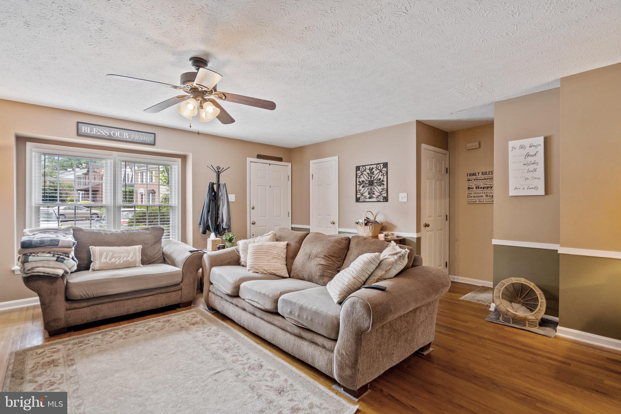 TUDOR SQUARE - Residential