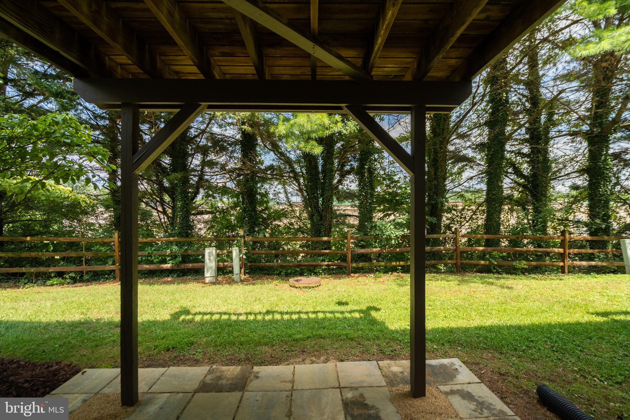 TUDOR SQUARE - Residential