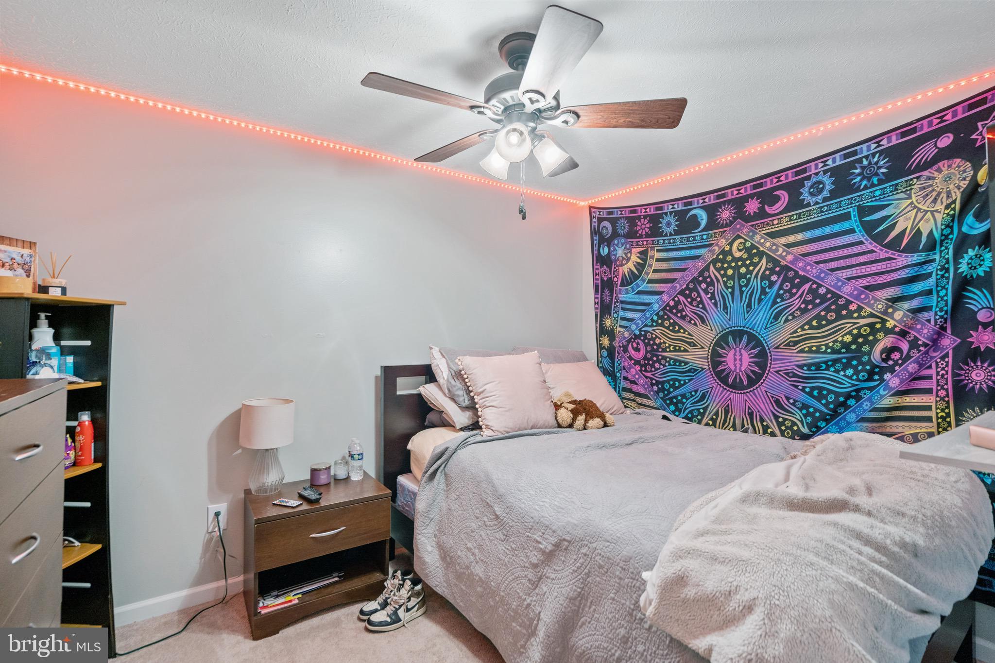 TUDOR SQUARE - Residential