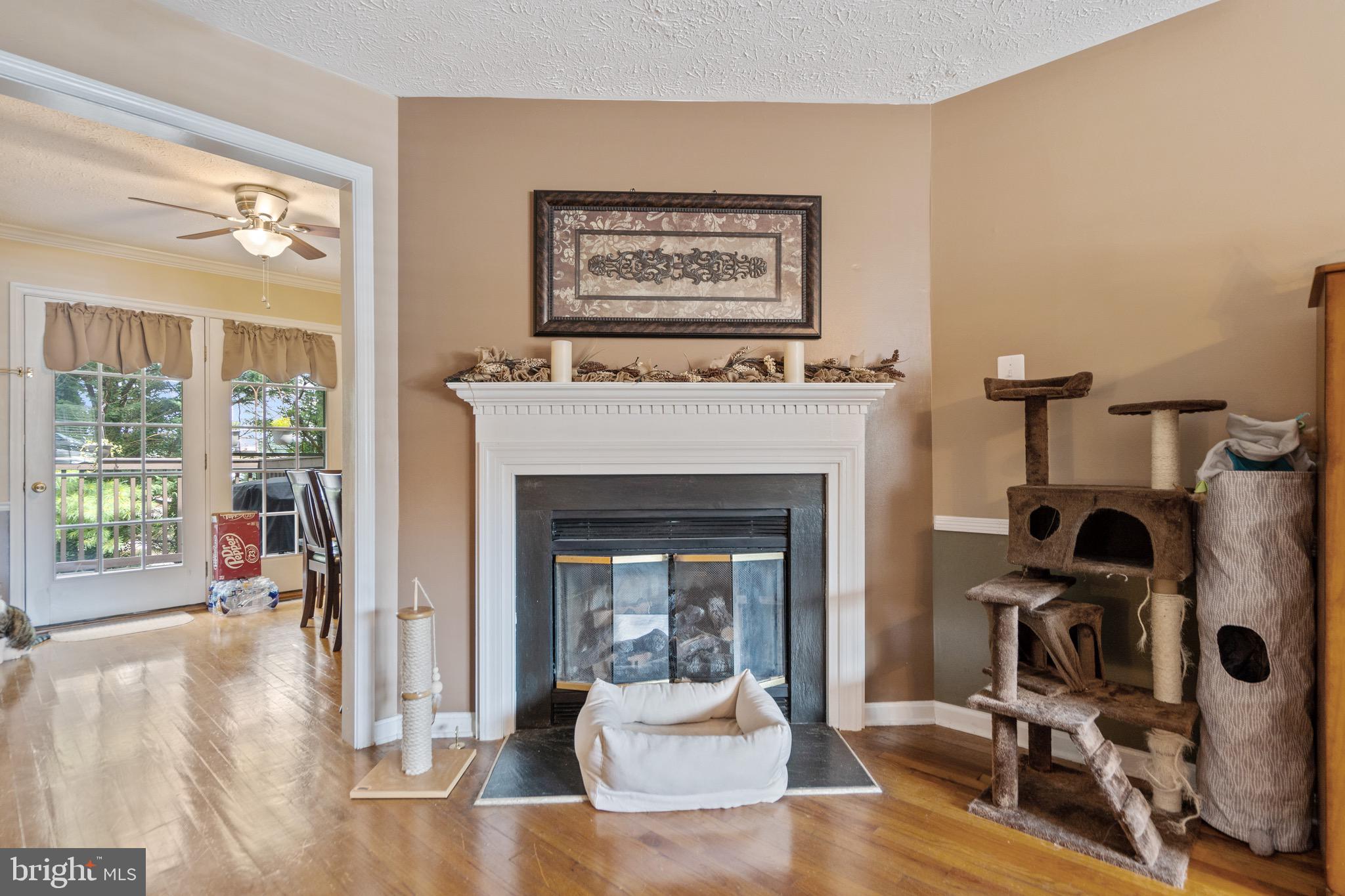 TUDOR SQUARE - Residential