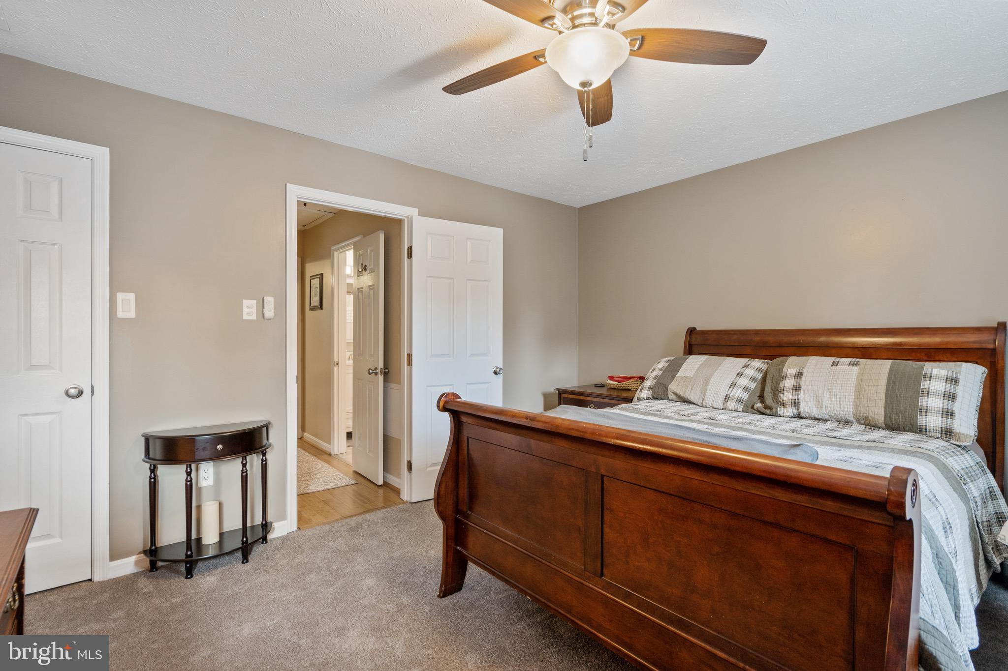 TUDOR SQUARE - Residential