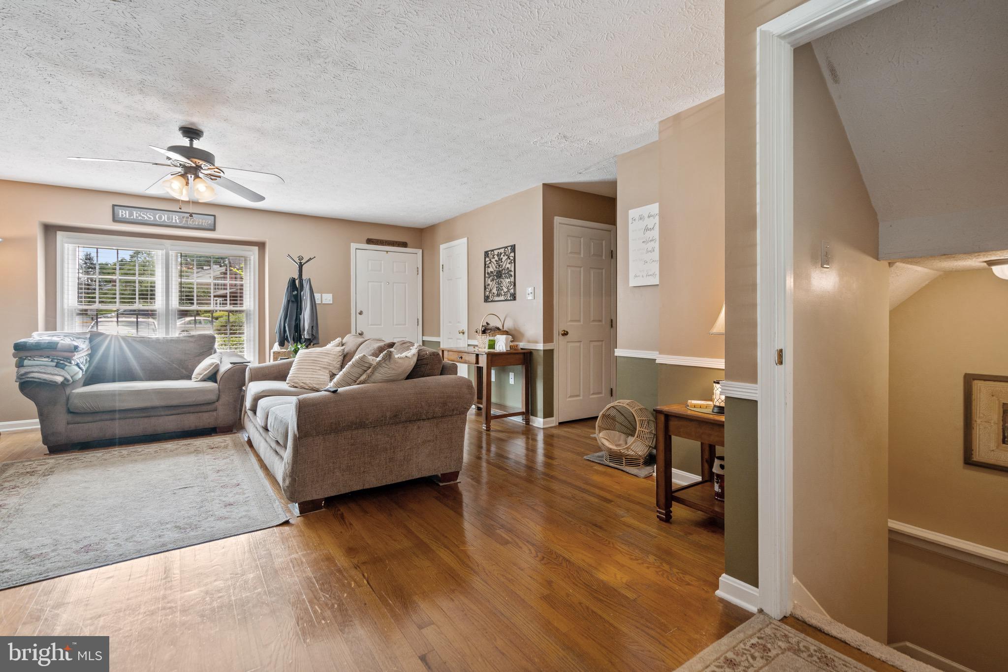 TUDOR SQUARE - Residential