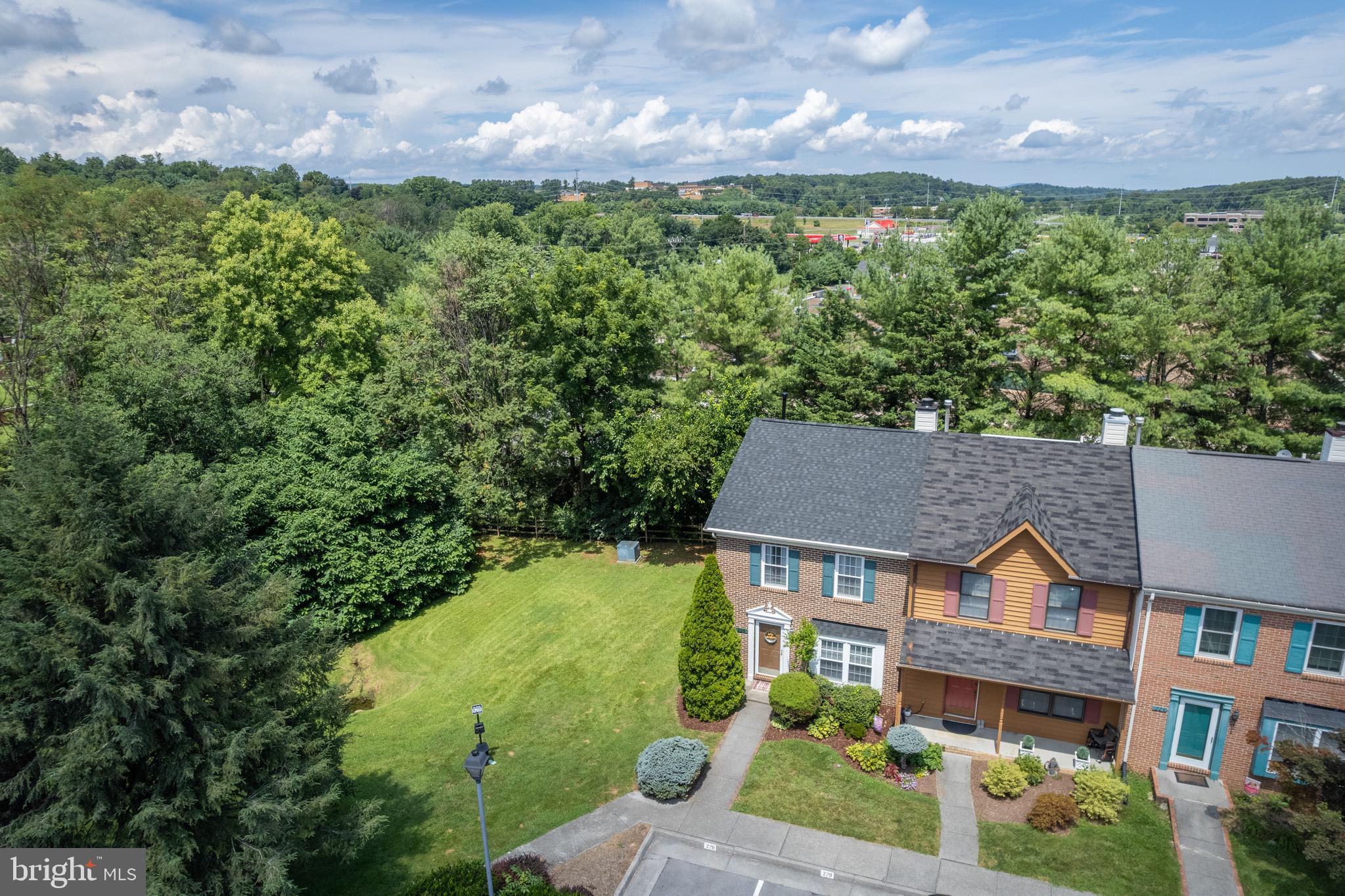 TUDOR SQUARE - Residential