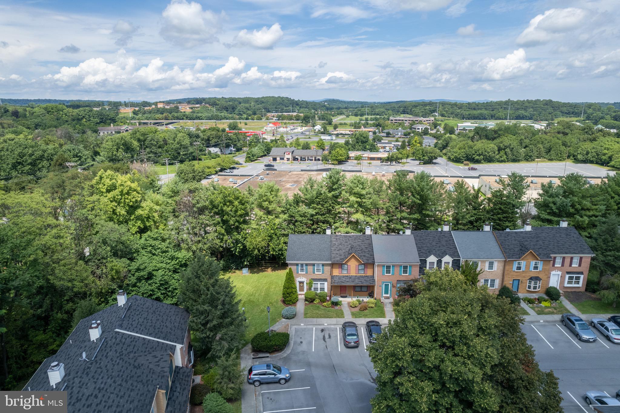 TUDOR SQUARE - Residential