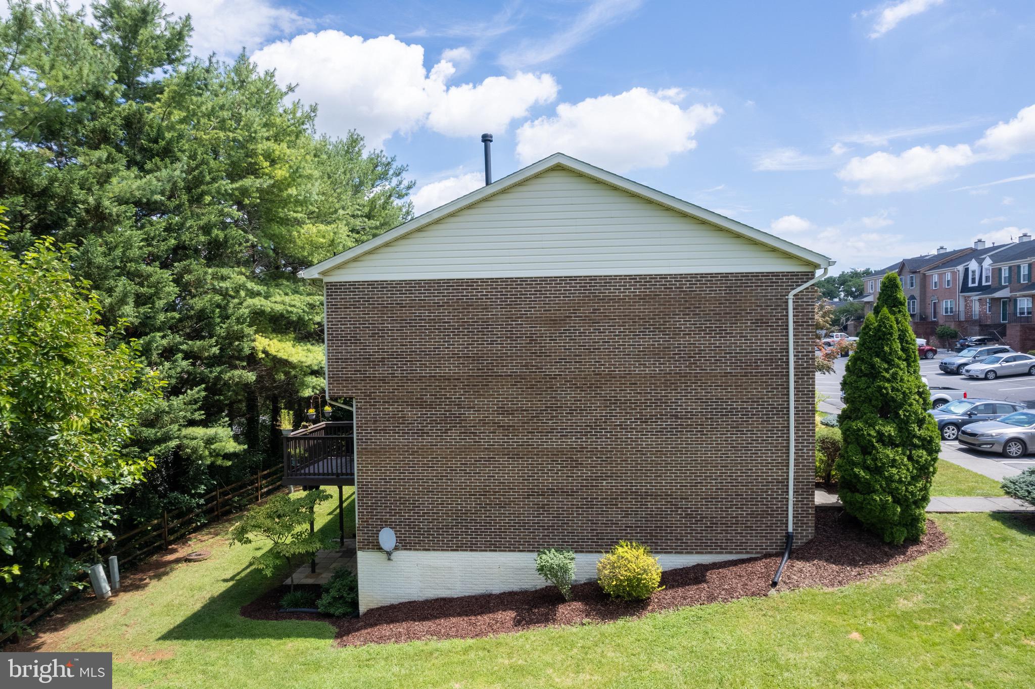 TUDOR SQUARE - Residential