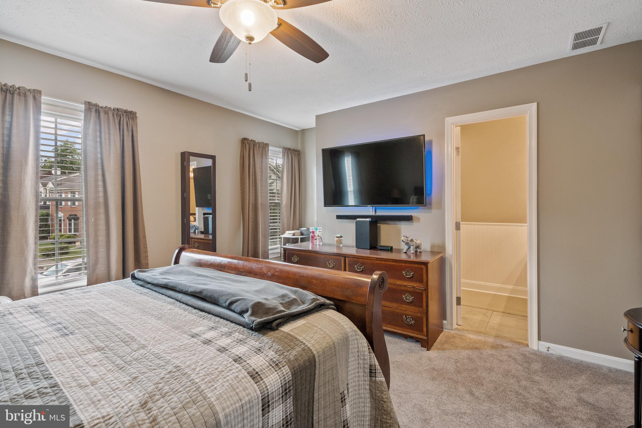 TUDOR SQUARE - Residential