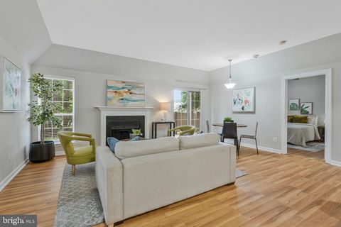 12153 PENDERVIEW LANE 2001 FAIRFAX VA 22033