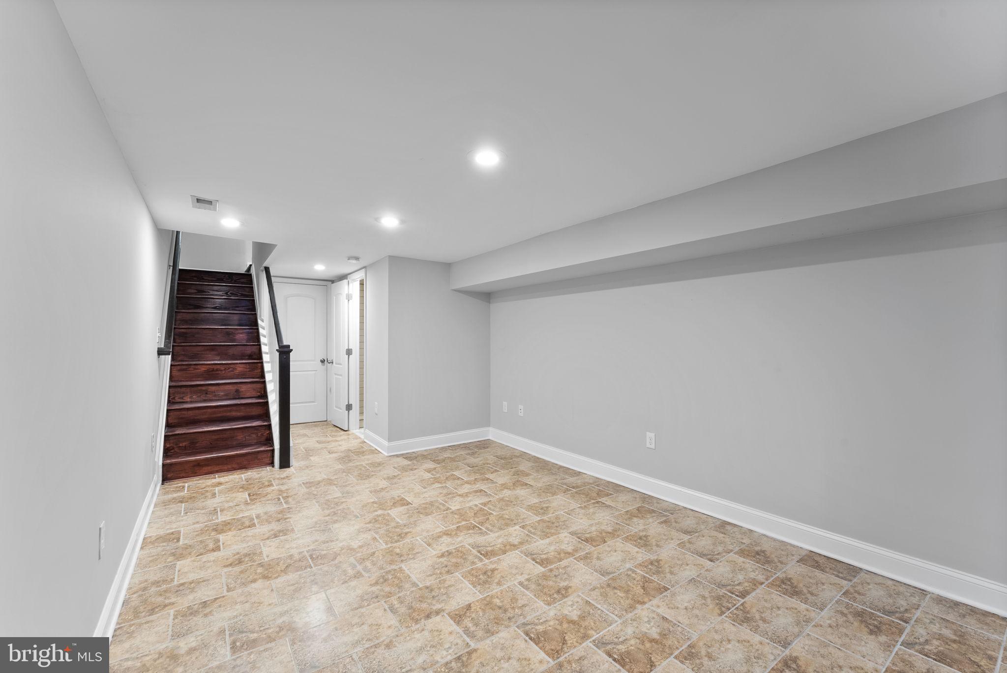 LOCUST POINT - Residential