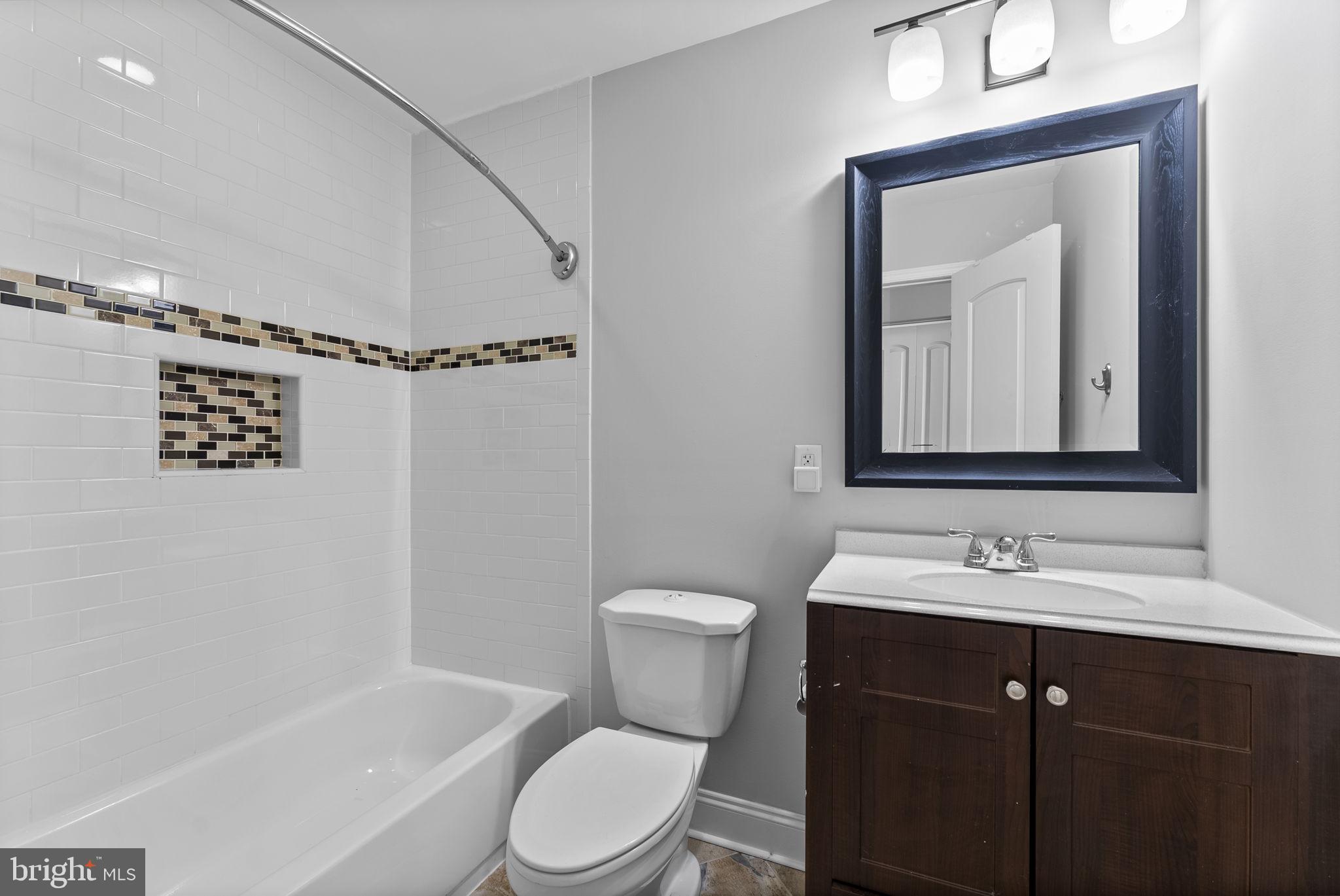 LOCUST POINT - Residential