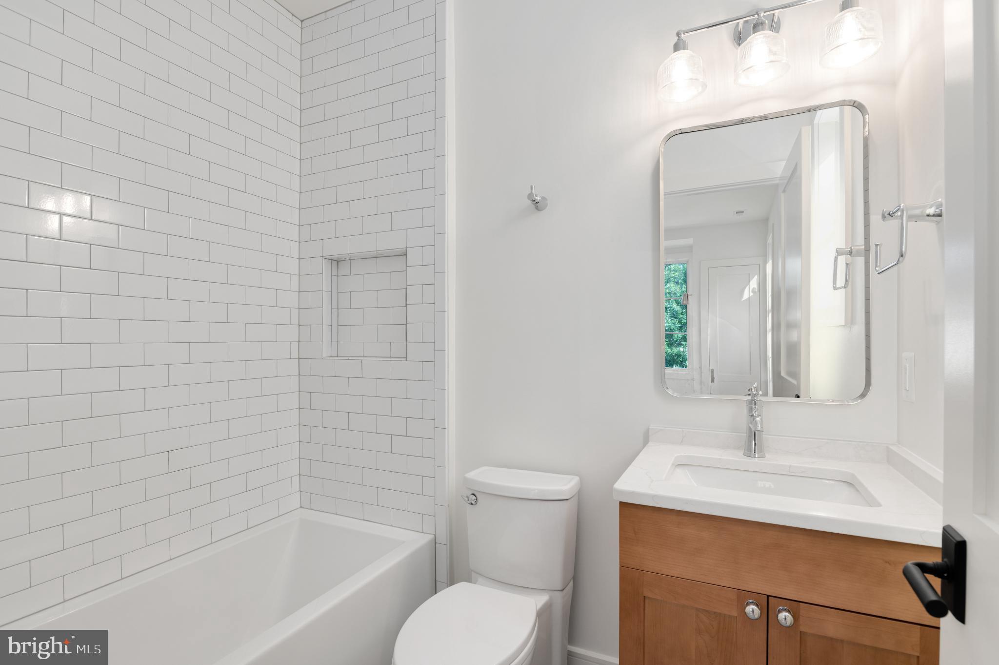 LYON VILLAGE - Residential