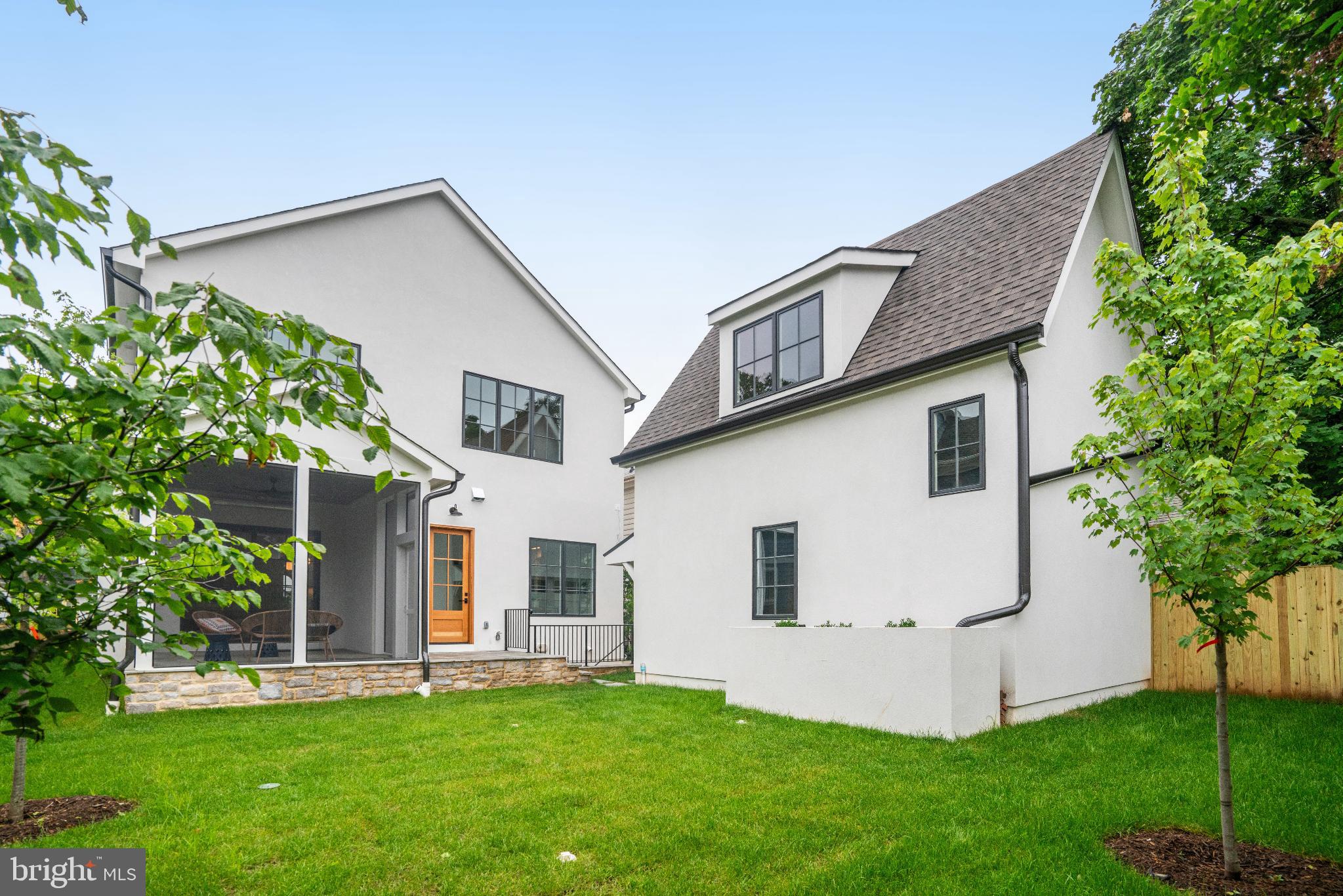 LYON VILLAGE - Residential