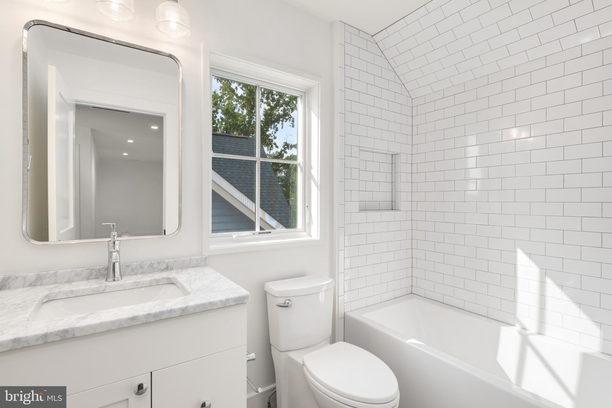 LYON VILLAGE - Residential