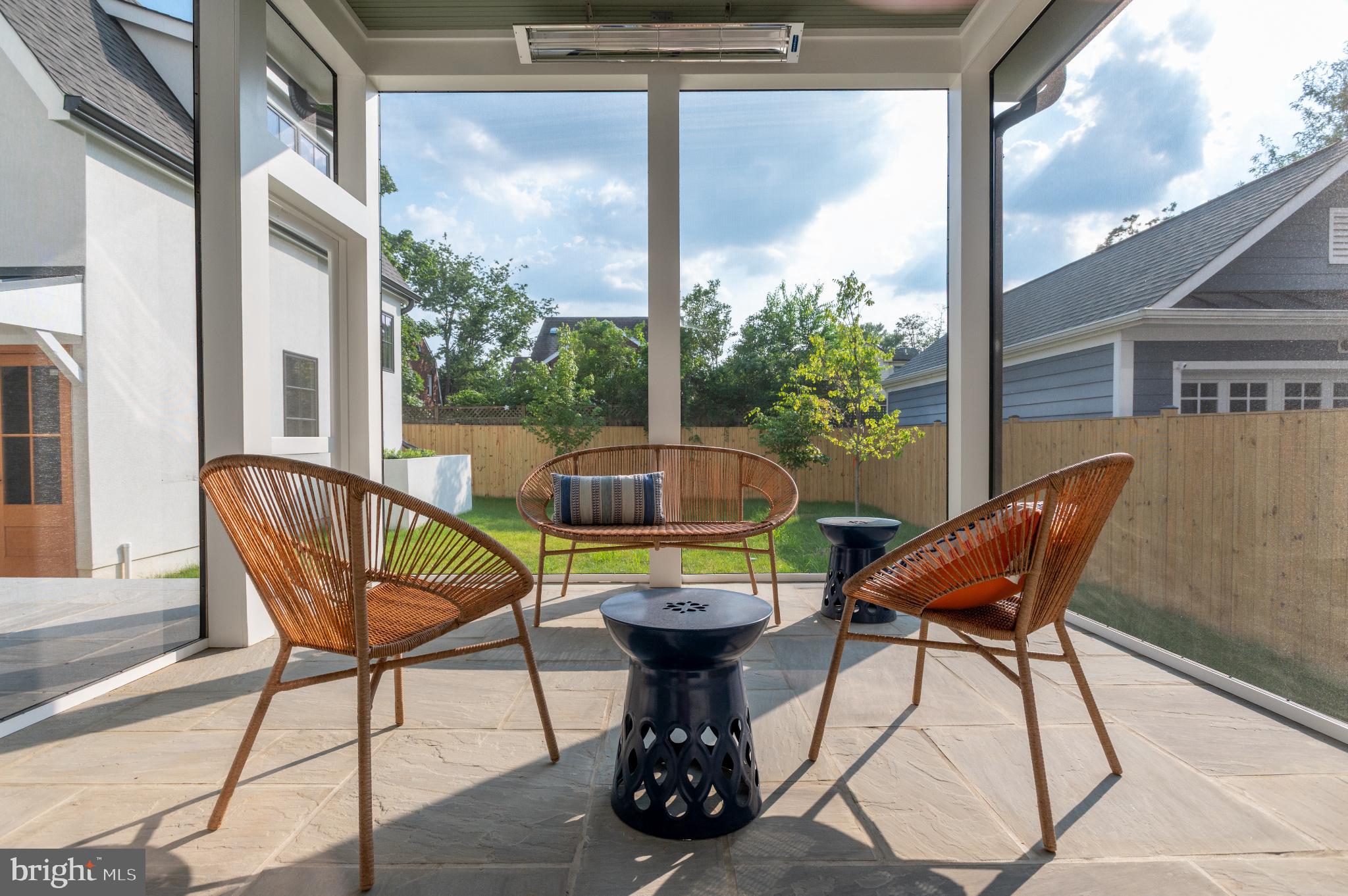 LYON VILLAGE - Residential