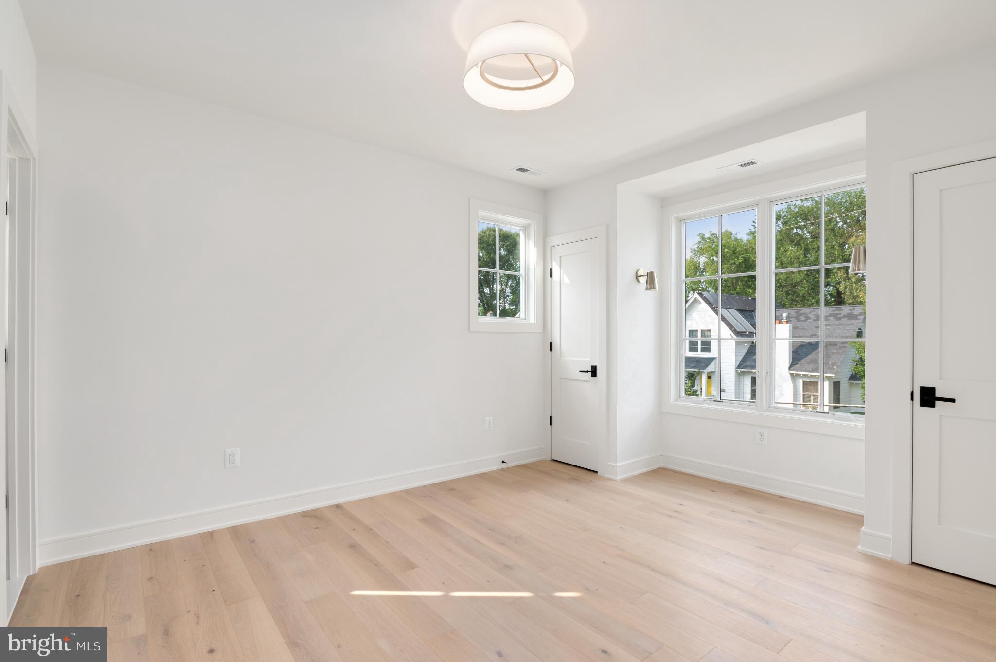 LYON VILLAGE - Residential