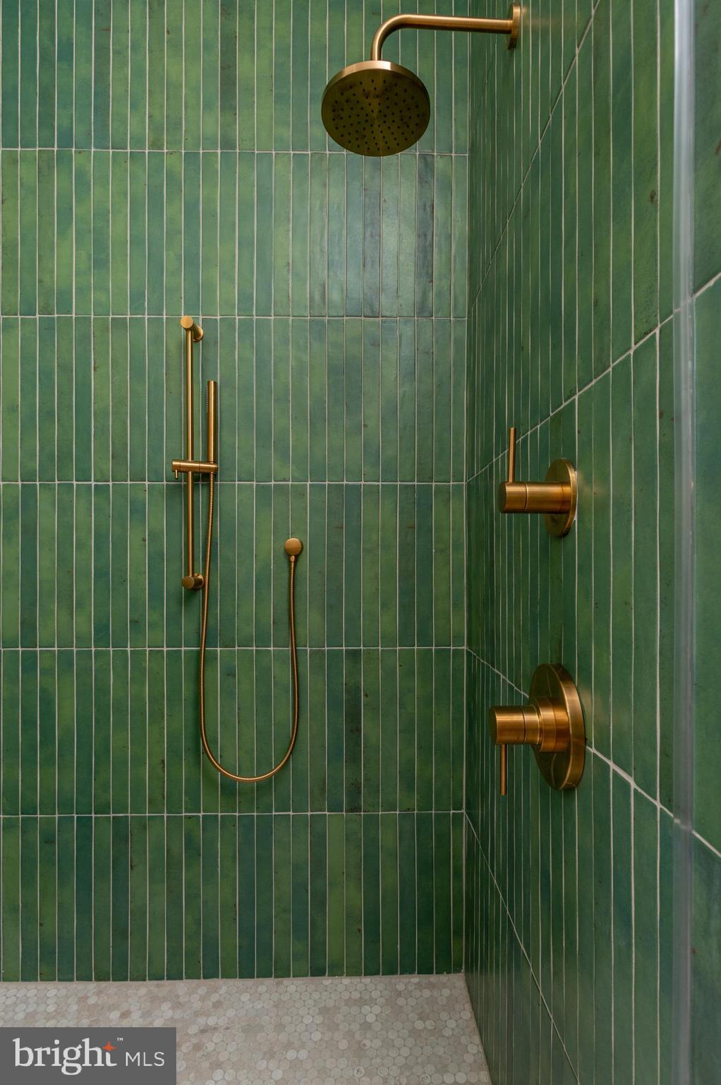 LYON VILLAGE - Residential