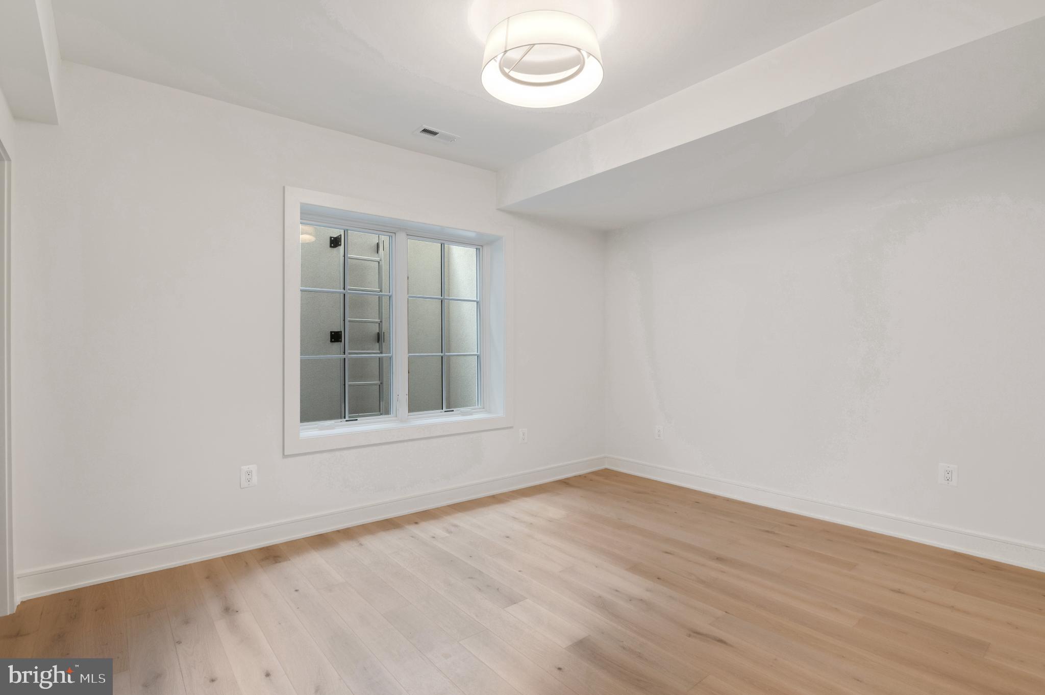 LYON VILLAGE - Residential