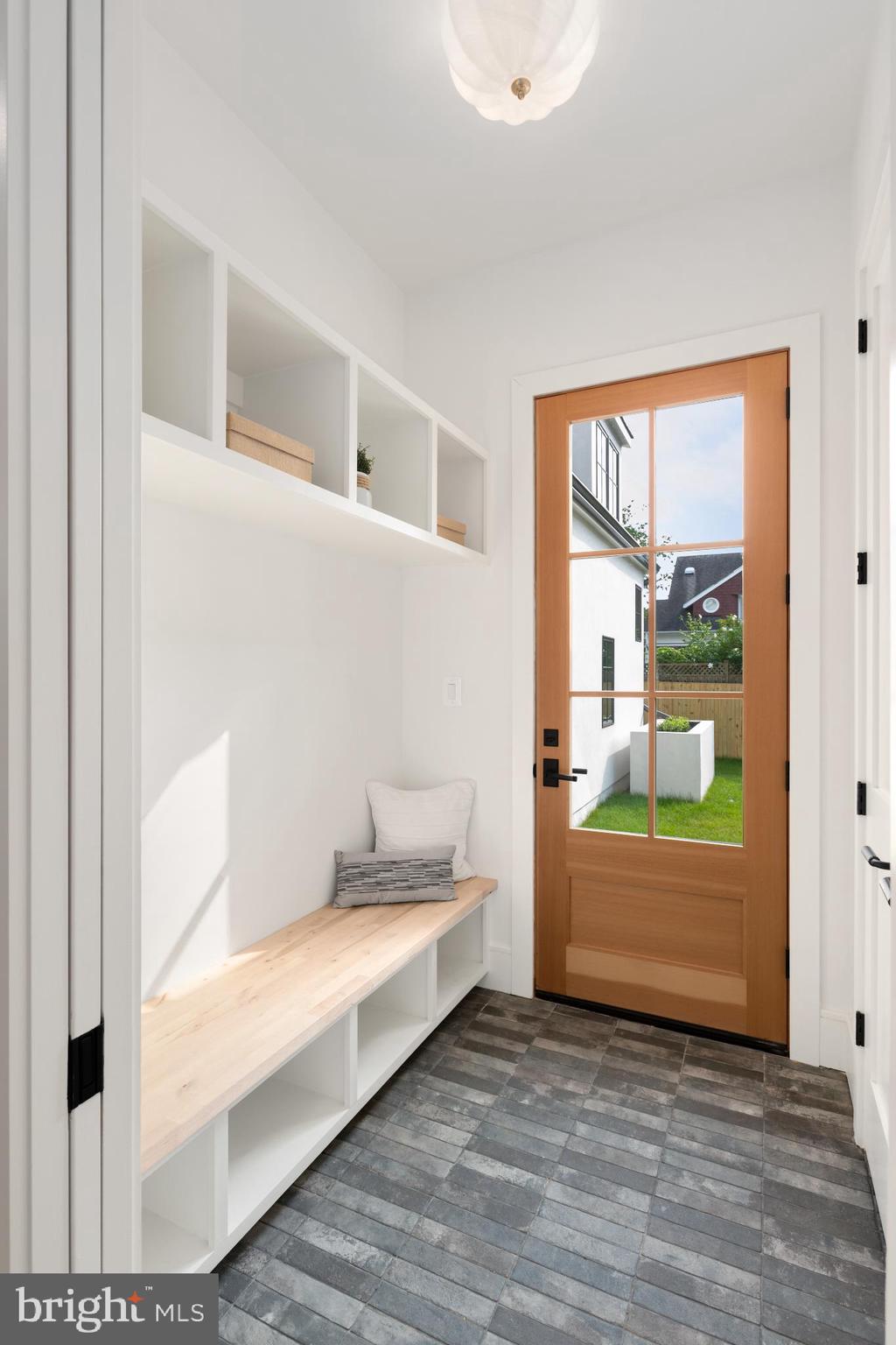 LYON VILLAGE - Residential