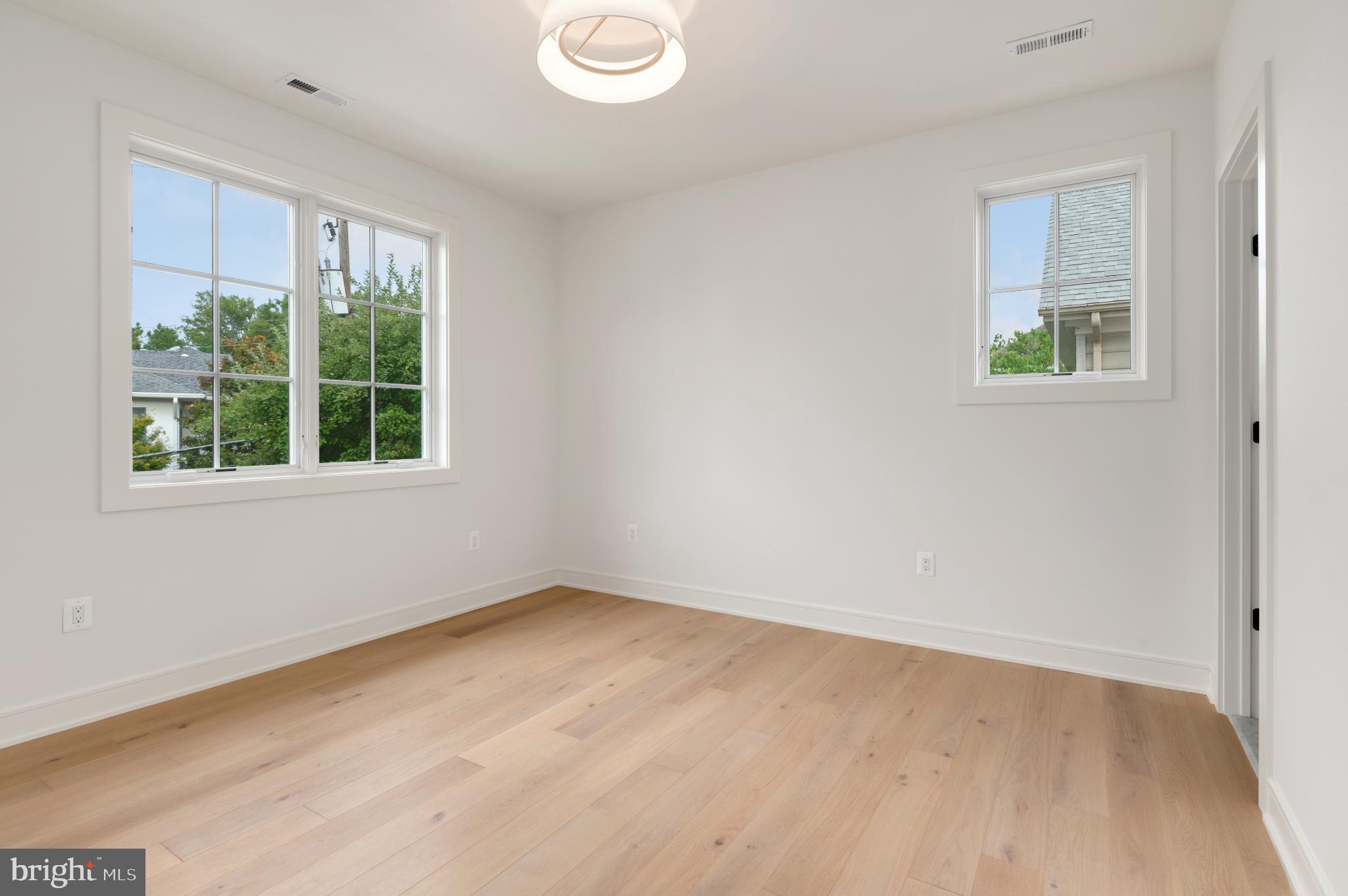 LYON VILLAGE - Residential