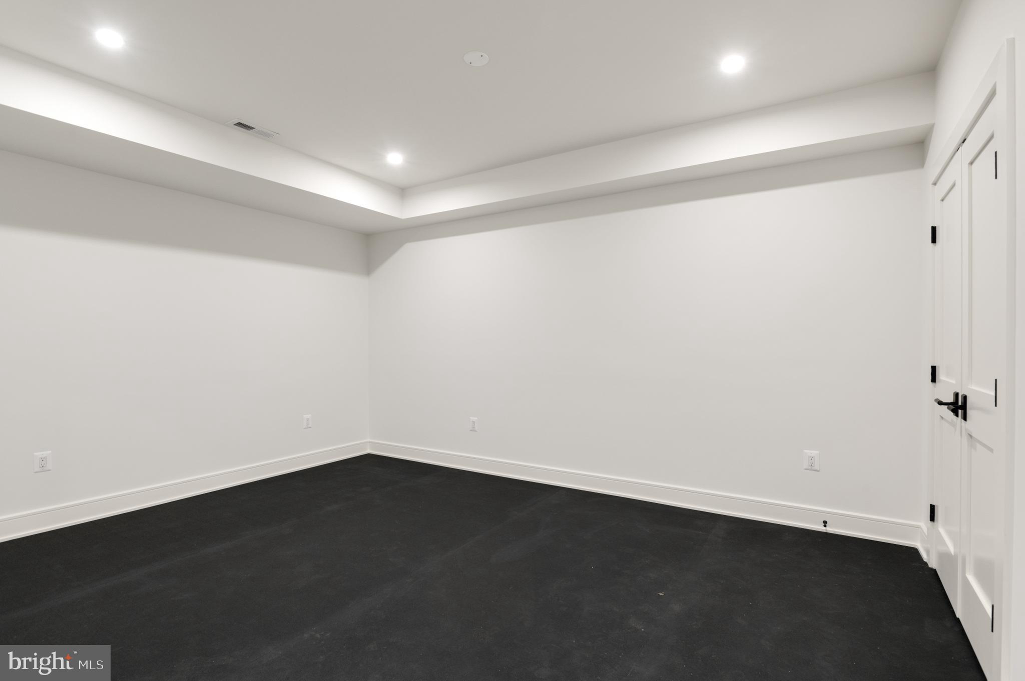 LYON VILLAGE - Residential