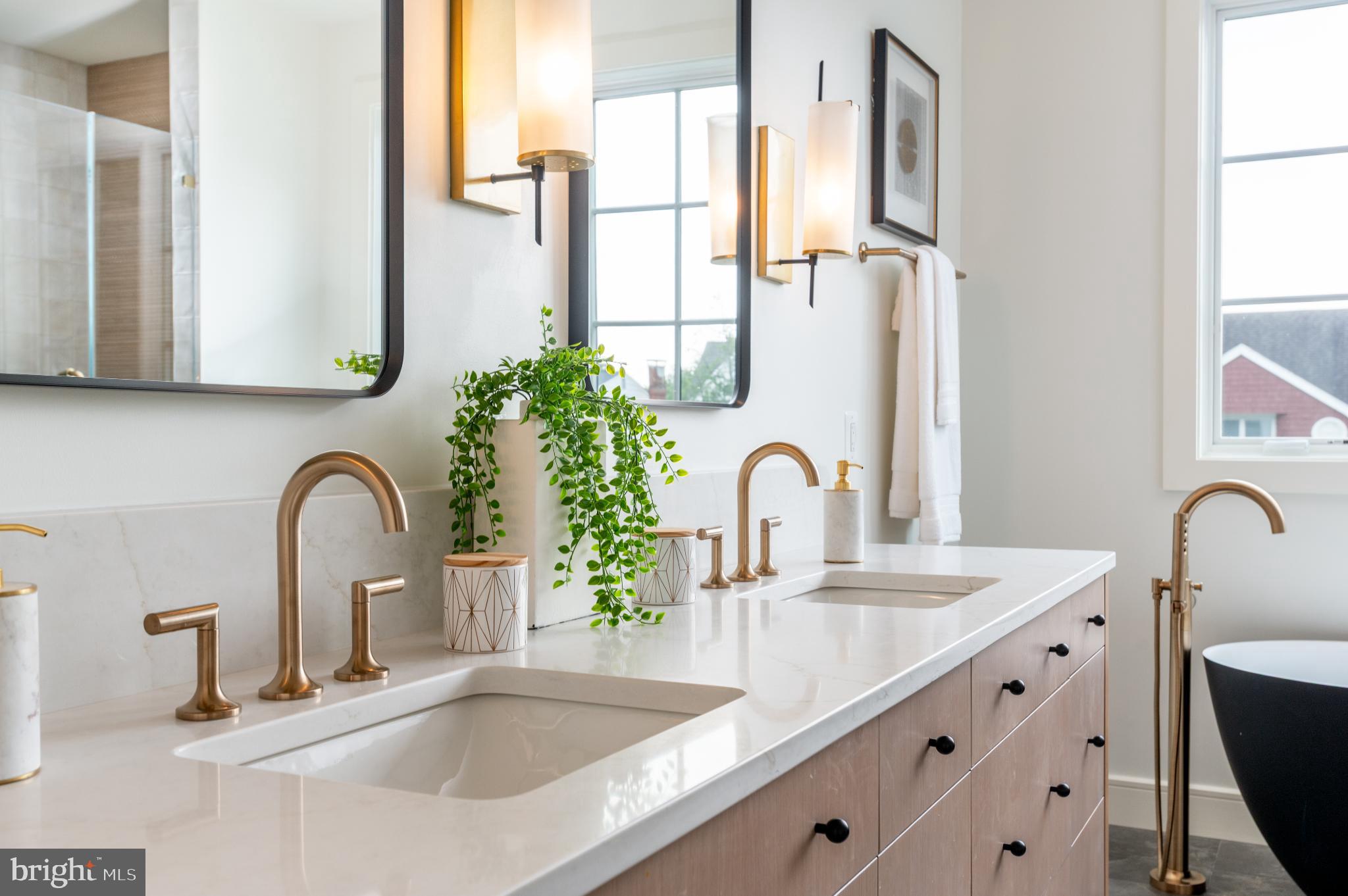 LYON VILLAGE - Residential