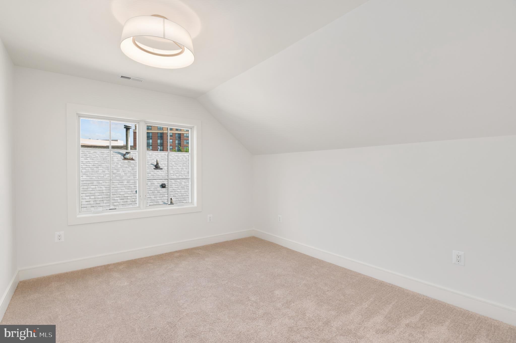 LYON VILLAGE - Residential