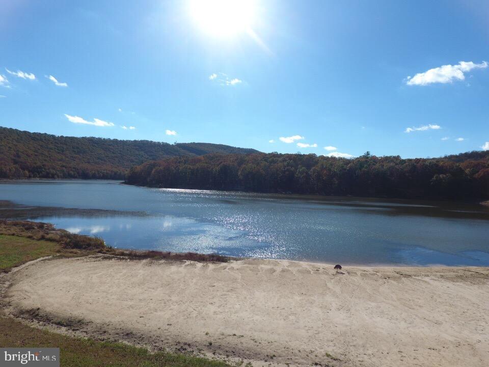 LAKE FERNDALE - Land