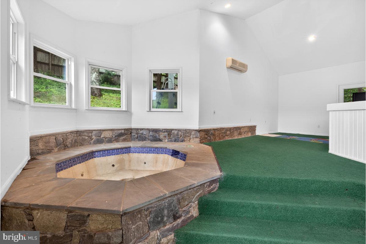 GLEN MILL VILLAGE - Residential