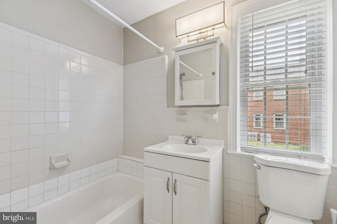 CAMBRIDGE COURTS - Residential Lease