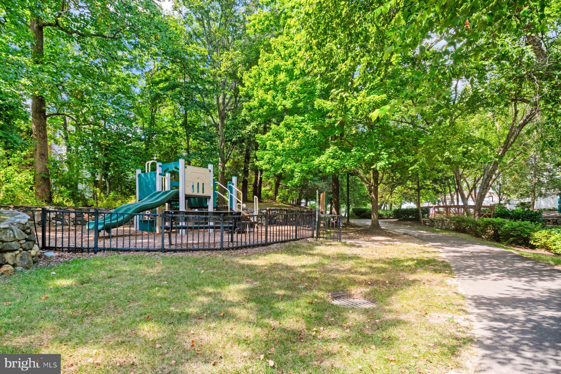 RIVER COLONY - Residential