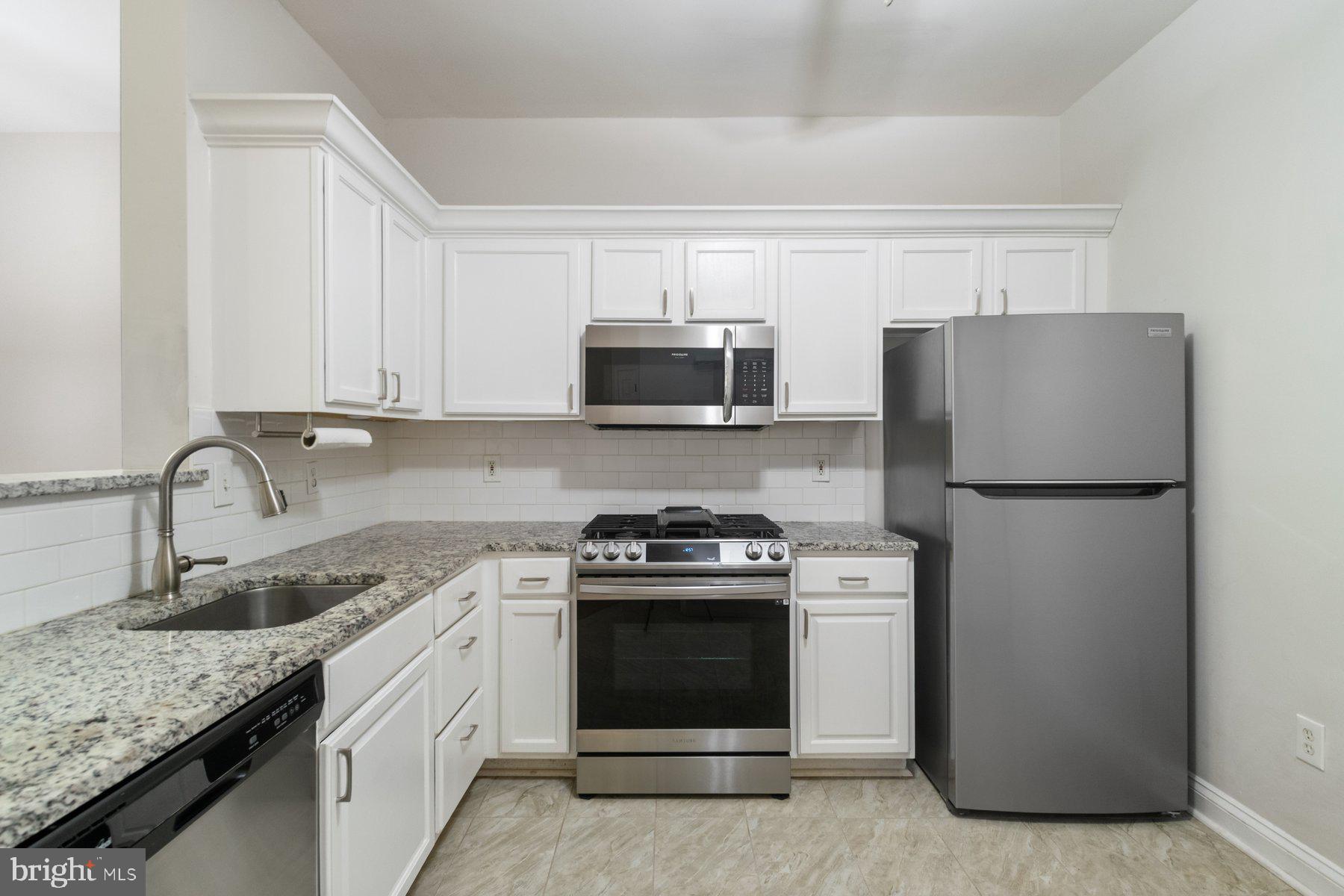 RIVER COLONY - Residential