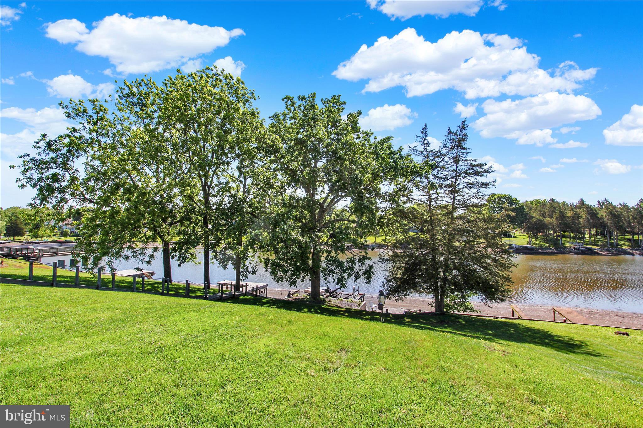 LAKE HERITAGE - Residential