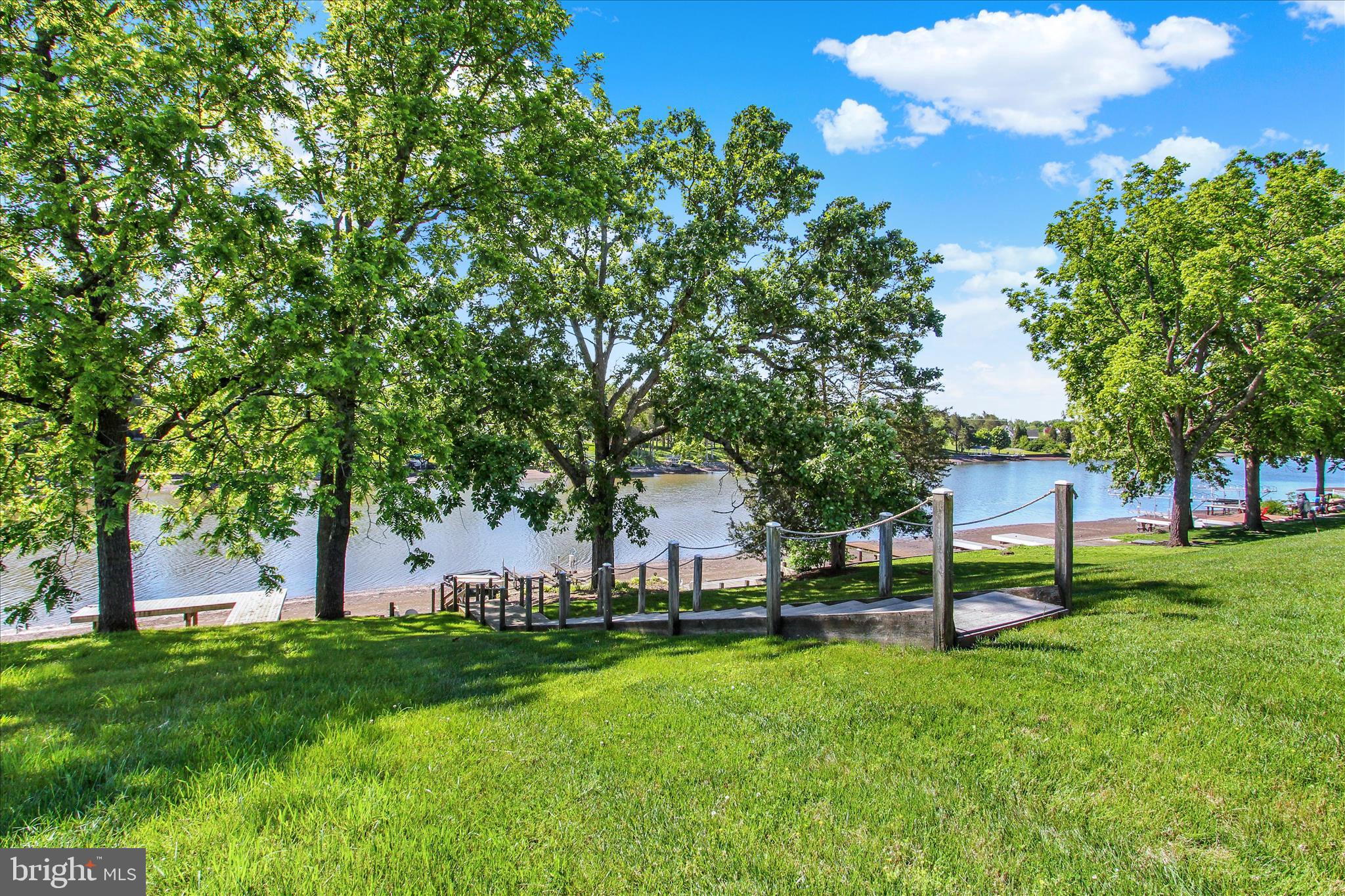 LAKE HERITAGE - Residential