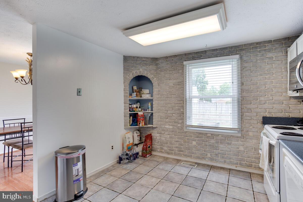 HUNT CLUB ESTATES - Residential Lease