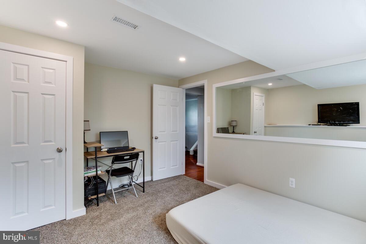 HUNT CLUB ESTATES - Residential Lease