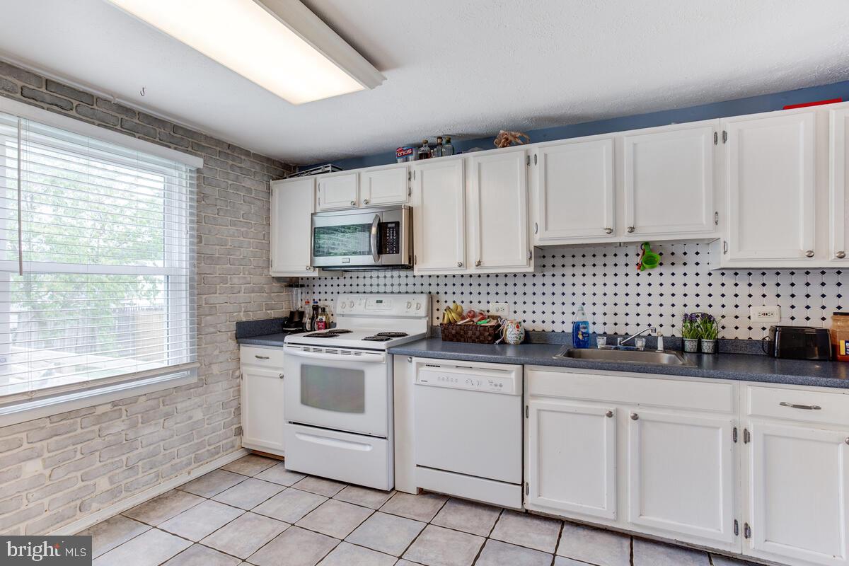 HUNT CLUB ESTATES - Residential Lease