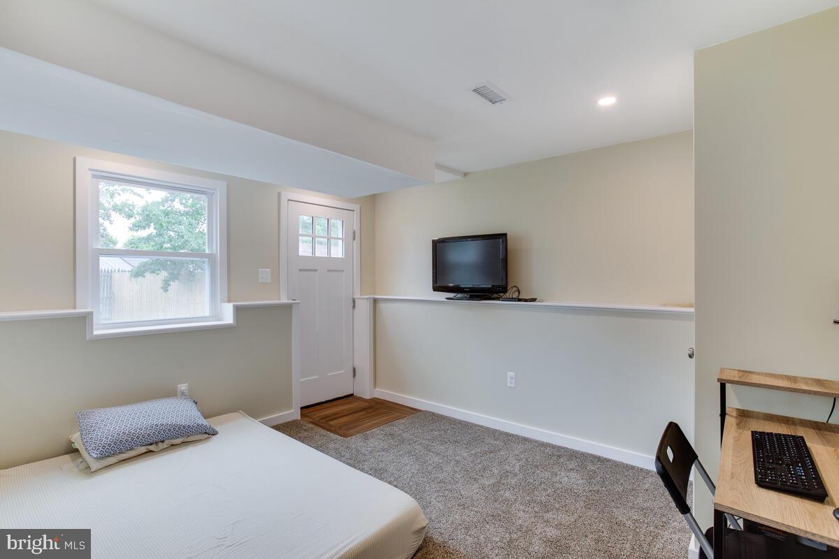 HUNT CLUB ESTATES - Residential Lease