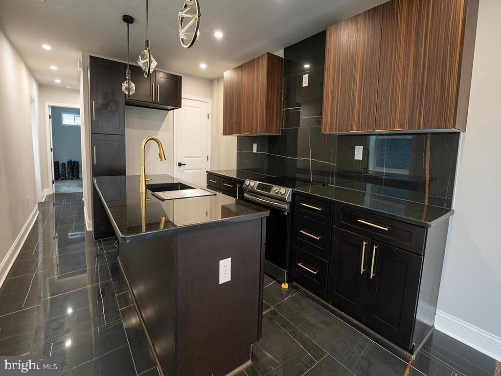 OLDE KENSINGTON - Residential