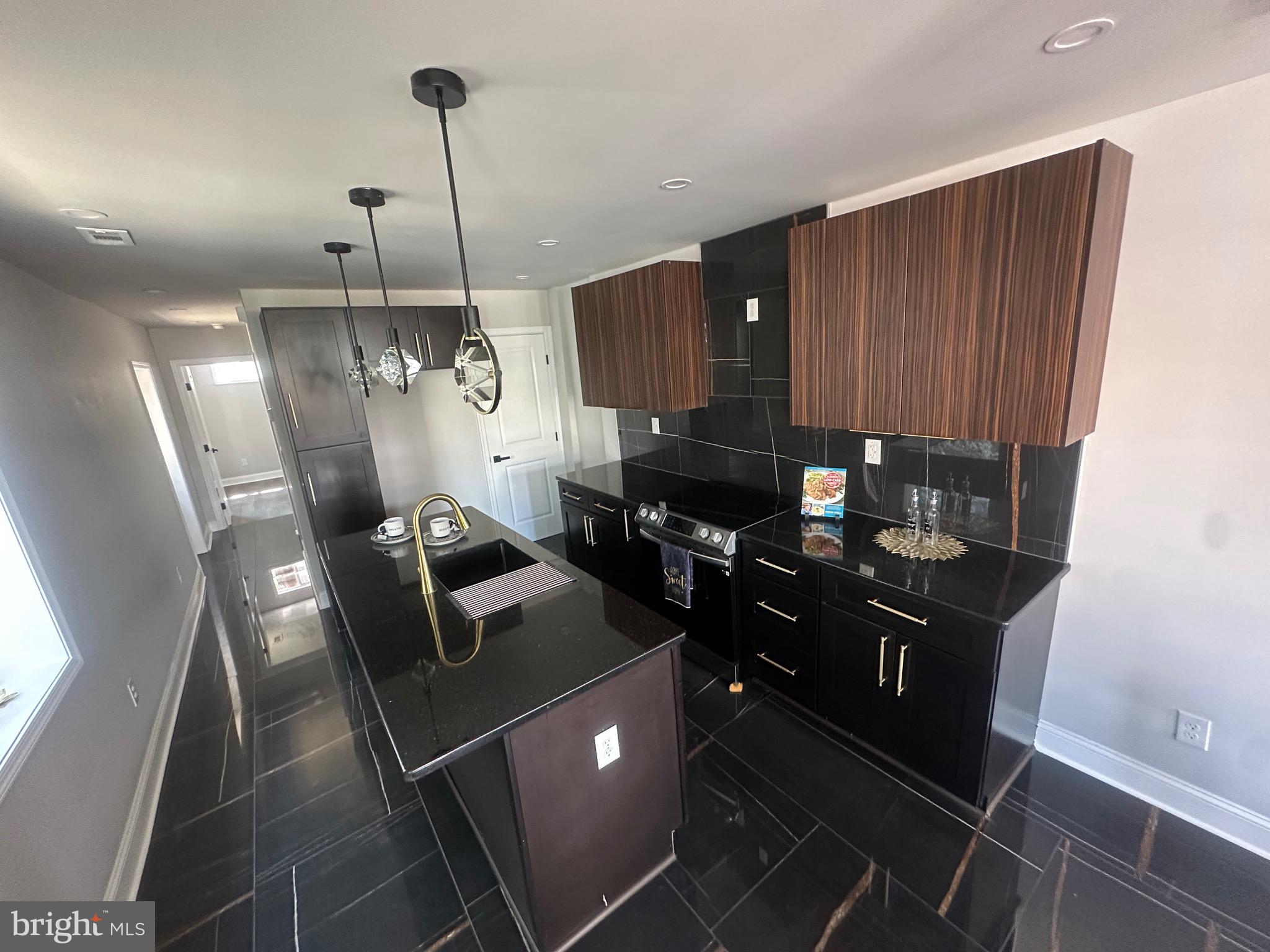 OLDE KENSINGTON - Residential