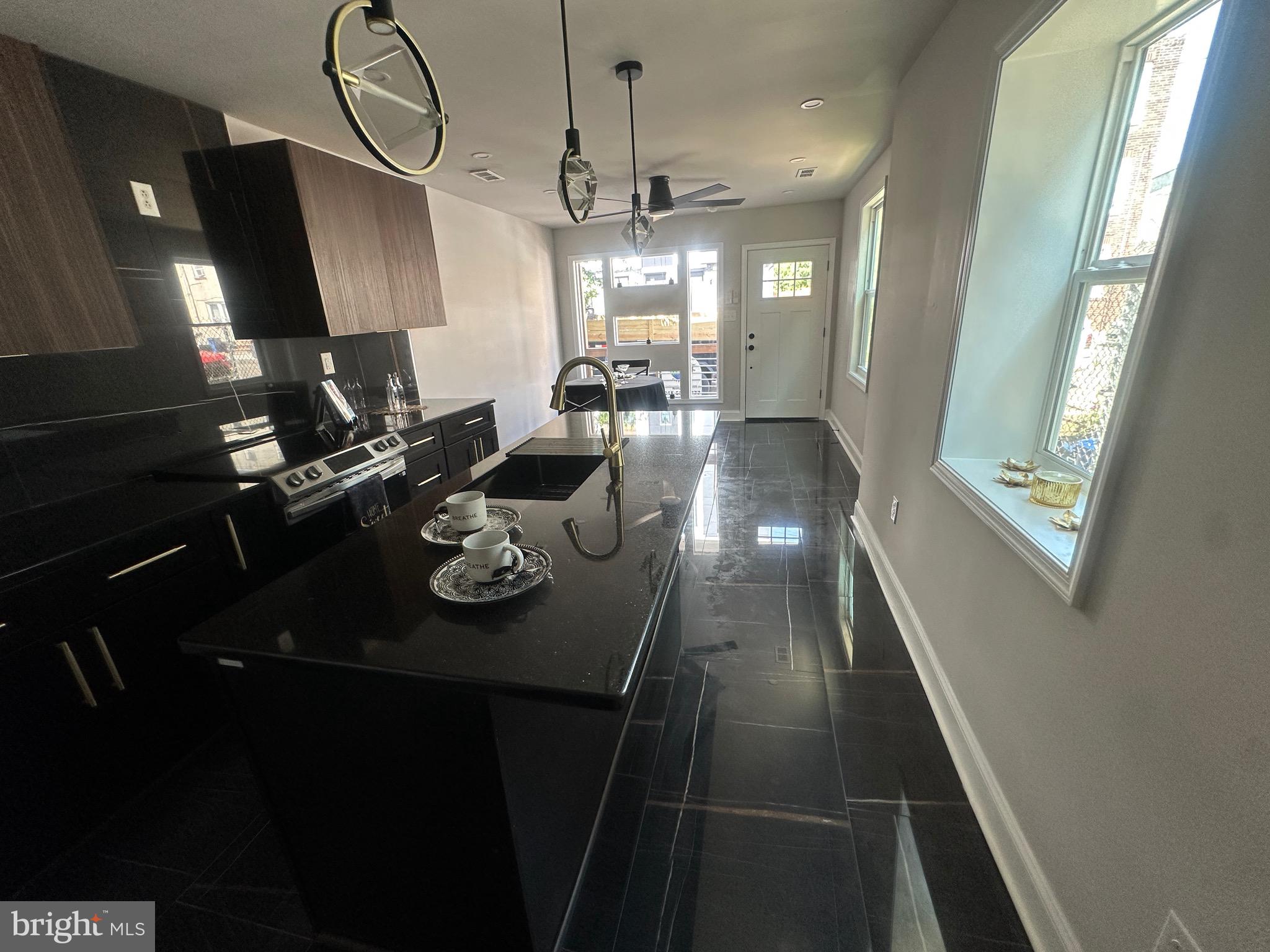 2005 N LAWRENCE STREET