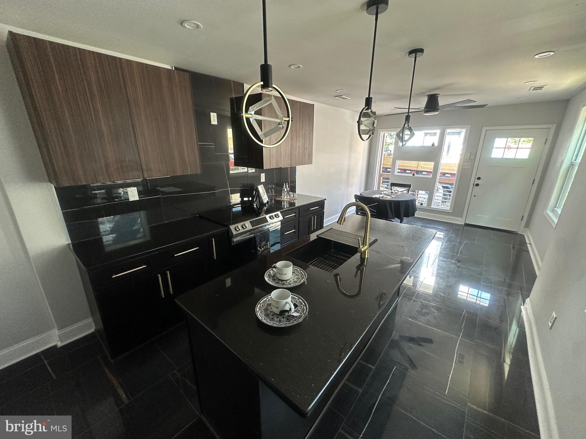 2005 N LAWRENCE STREET