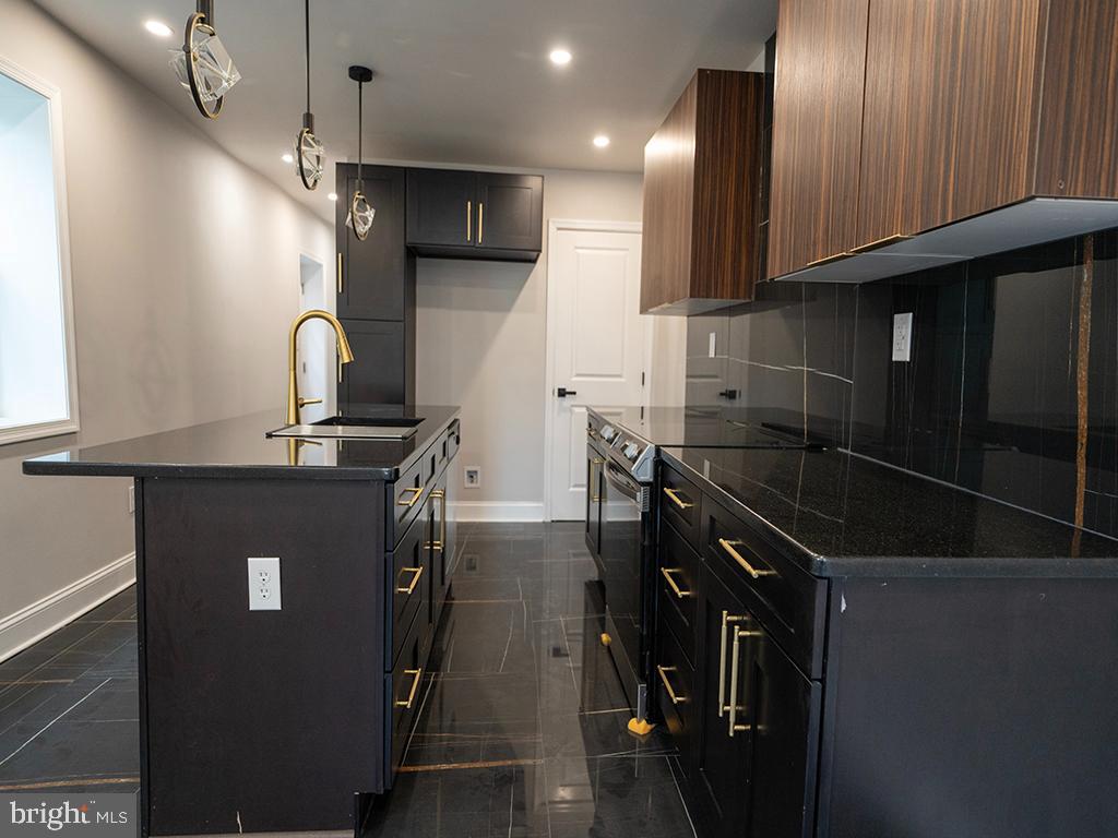 OLDE KENSINGTON - Residential