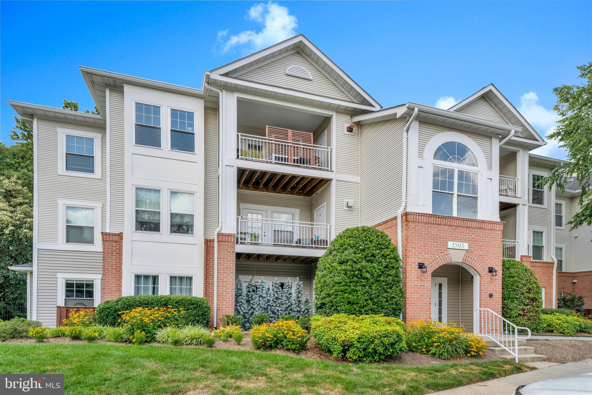 Light-Filled, Stylish Condo in the Heart of Reston!
Feel instantly at home in this beautifully updated 2BR/2BA second-floor condo, just steps from North Point Village, minutes to Reston Town Center and Metro. Enjoy hardwood floors, crown molding, and an open layout perfect for relaxing or entertaining. The gourmet kitchen shines with granite counters, stainless steel appliances, gas stove, and crisp white cabinets.
The spacious primary suite offers a peaceful retreat with a custom walk-in closet and private bath. A second bedroom and full bath add flexibility for guests or a home office. Step out to your private balcony, unwind, and enjoy the treetop views.
With in-unit laundry, assigned parking, and walkability to shops, dining, pools, tennis, and more, this is Reston living at its best.
Stylish. Comfortable. Connected. Welcome home.