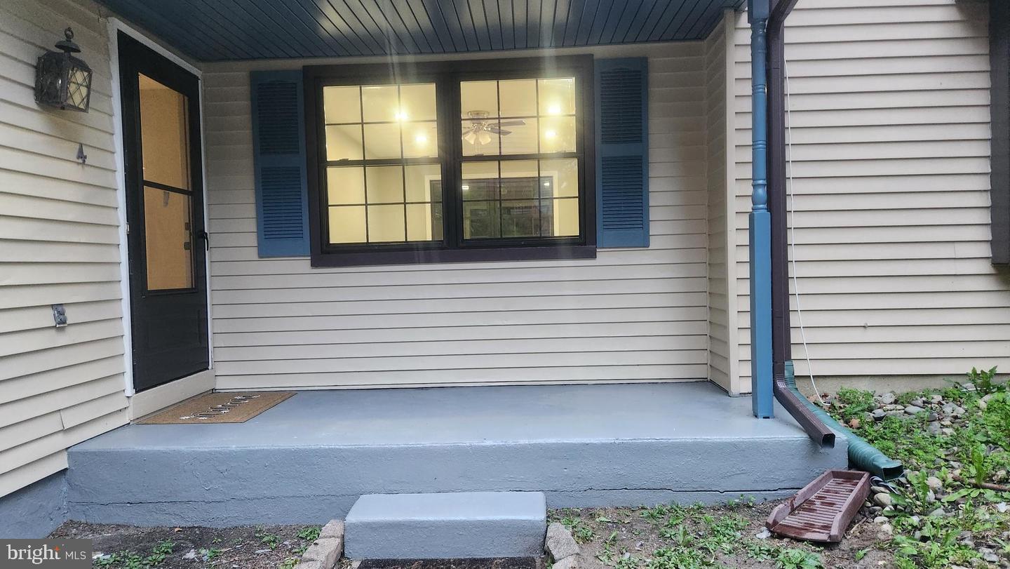 4 MEADOWSIDE COURT