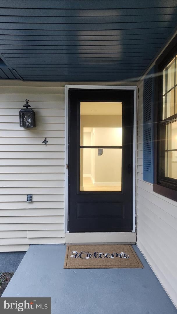 4 MEADOWSIDE COURT