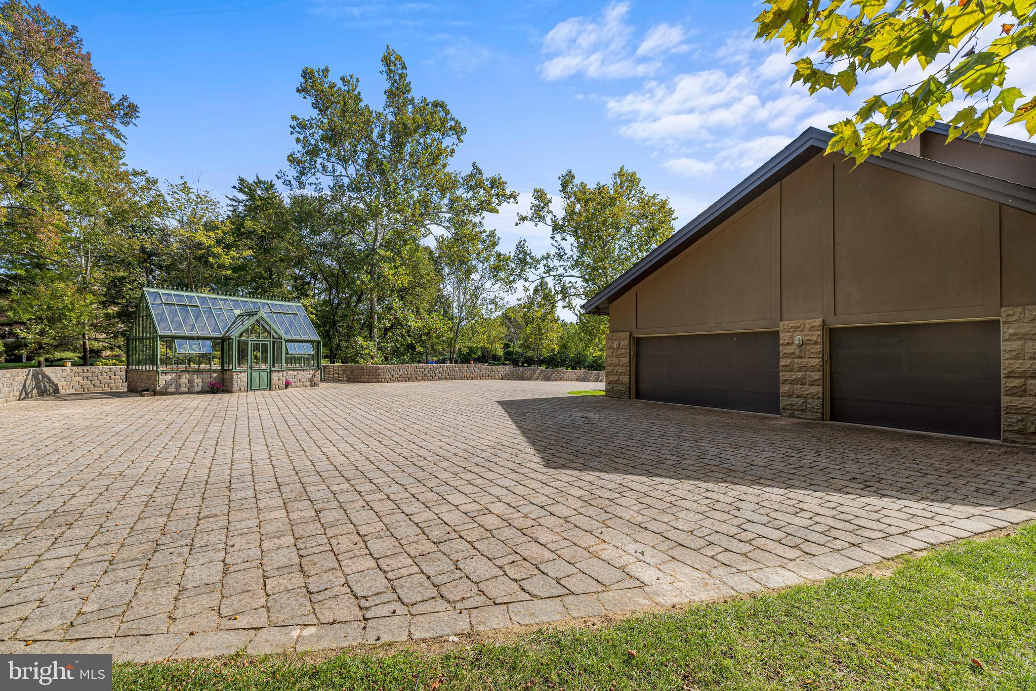 KENTSDALE ESTATES - Residential