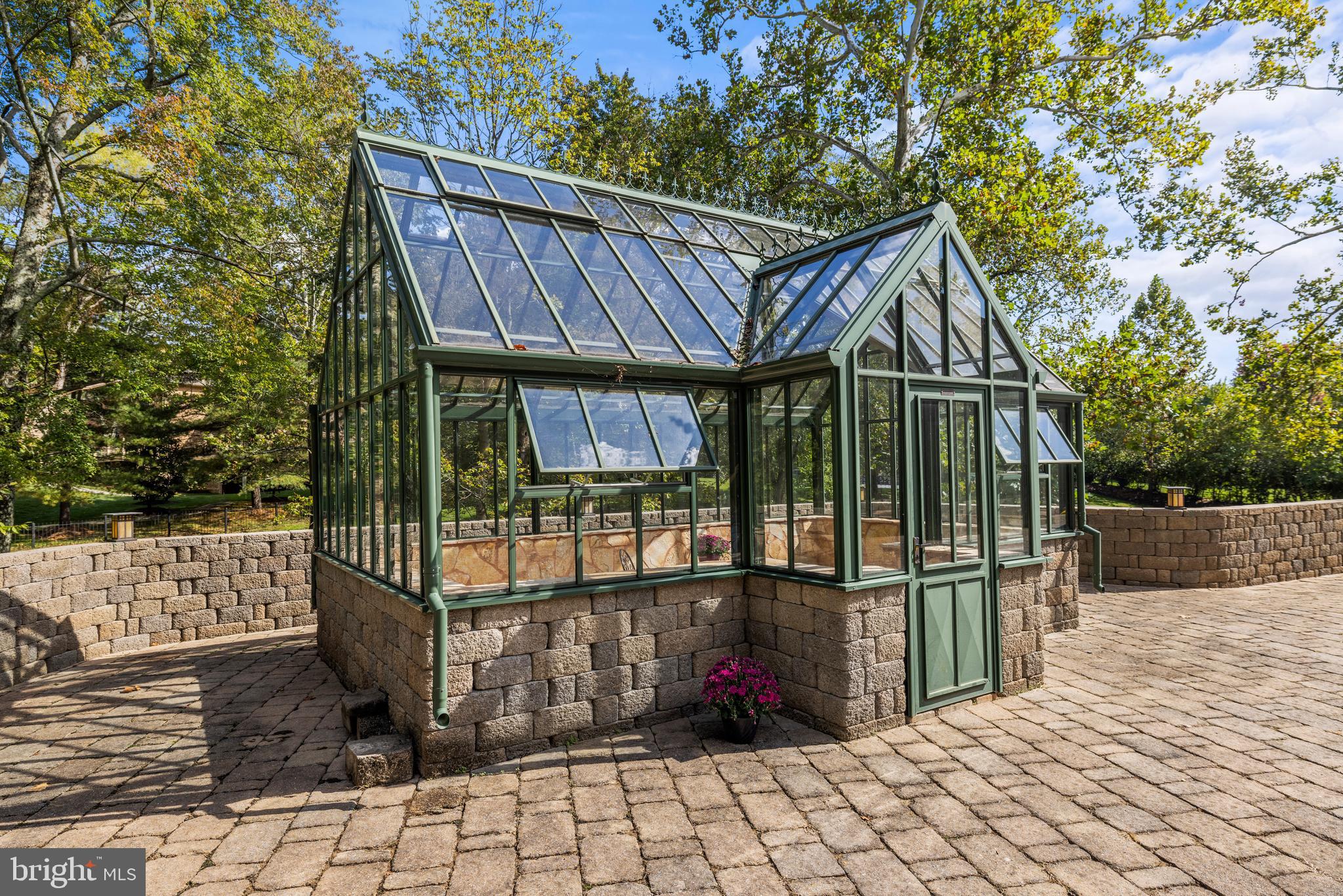 KENTSDALE ESTATES - Residential