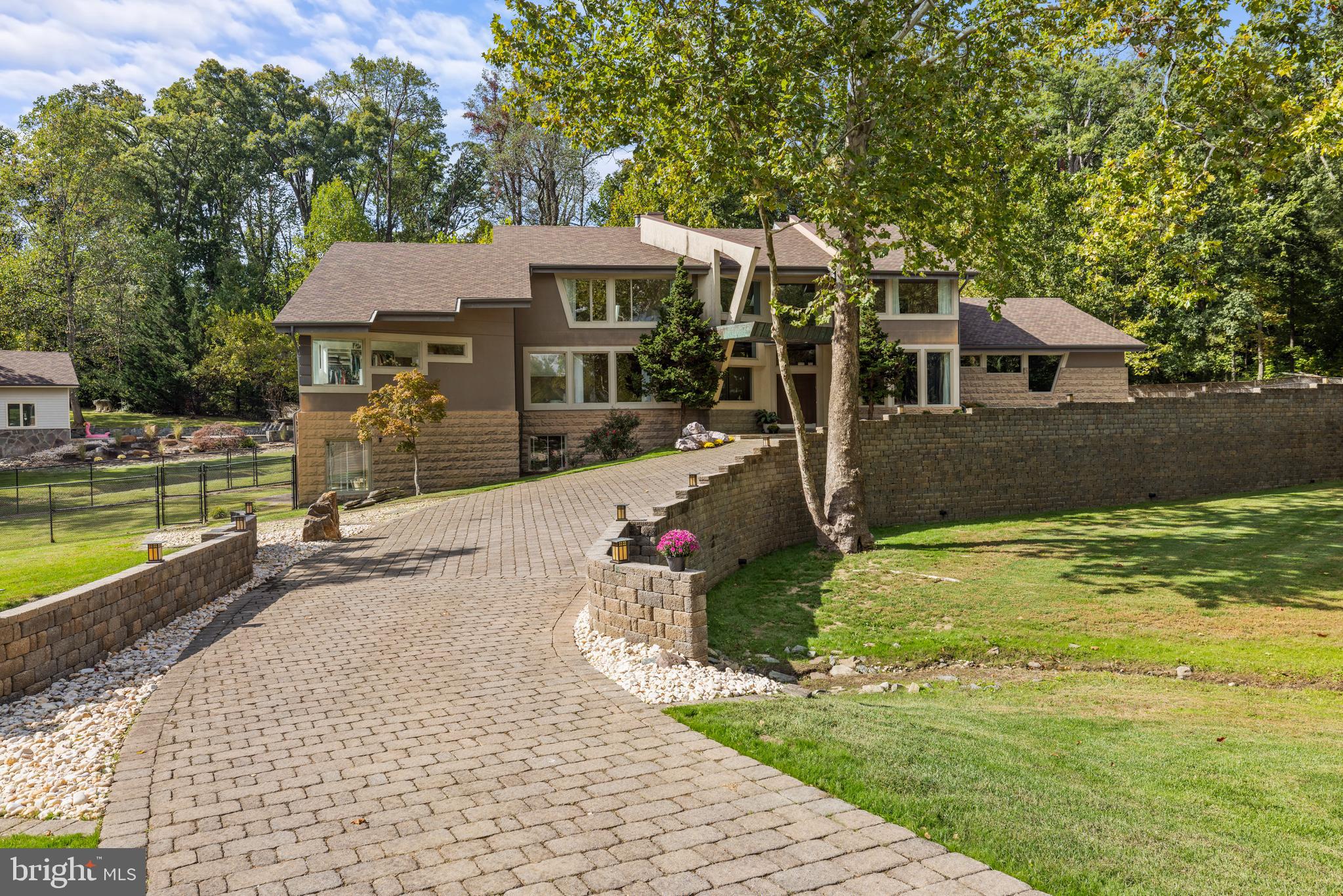 KENTSDALE ESTATES - Residential