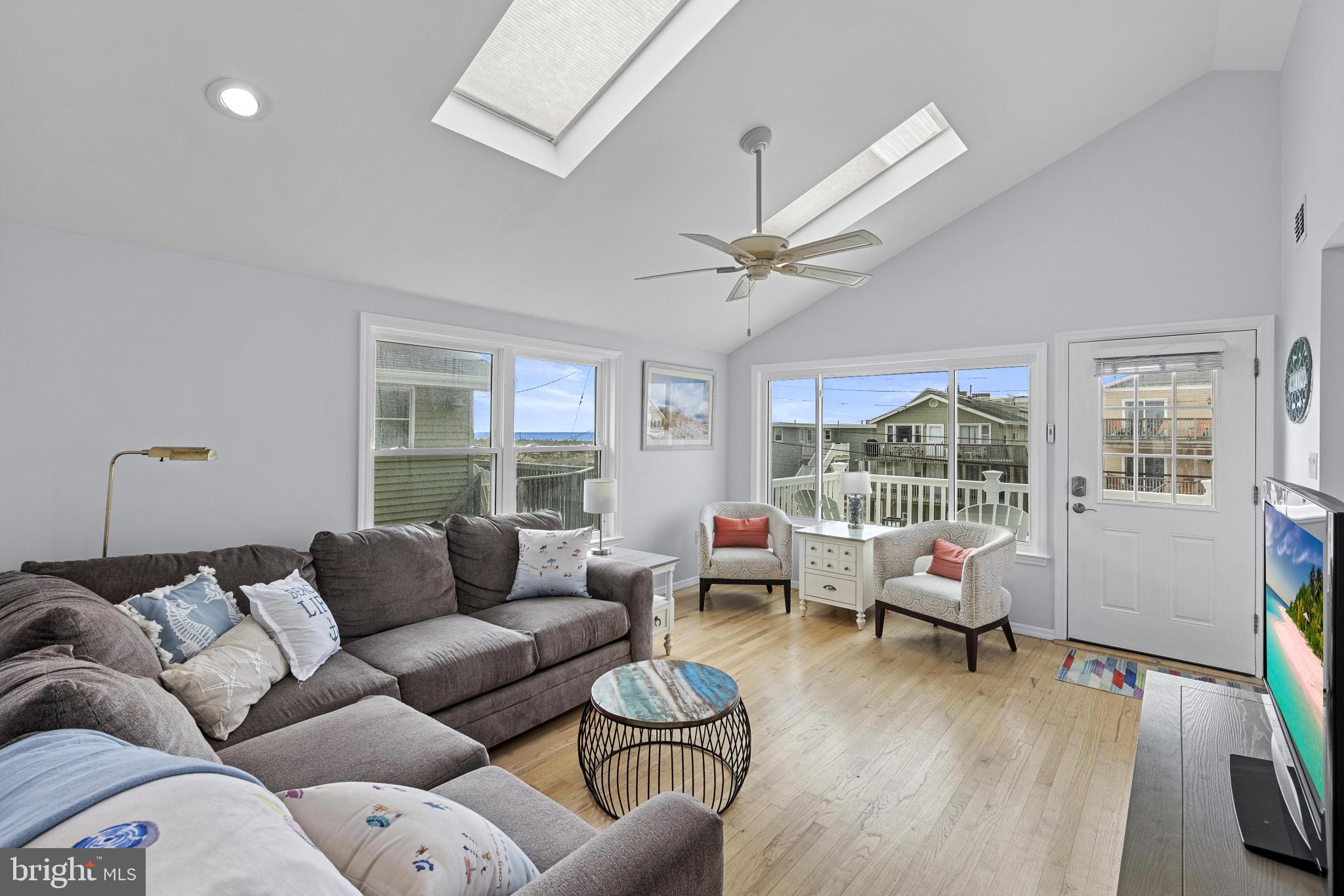 229 MERIVALE AVENUE UNIT B - 2ND FLOOR