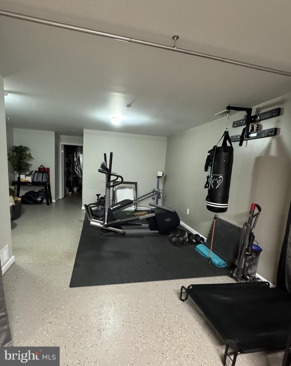 WALNUT MANOR - Residential