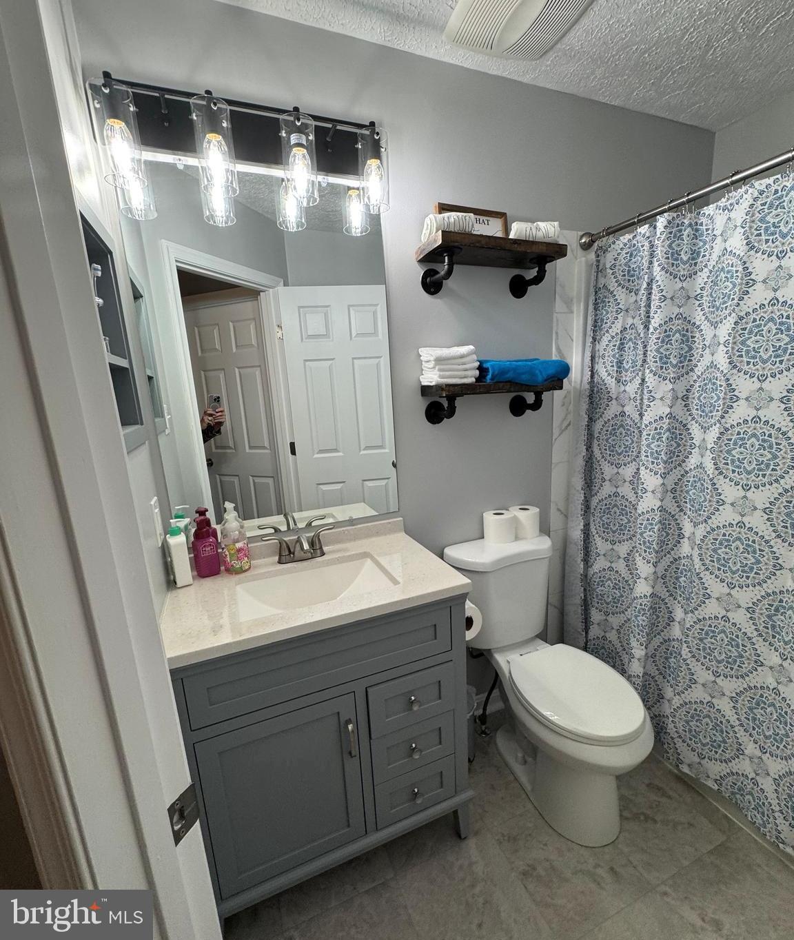 WALNUT MANOR - Residential